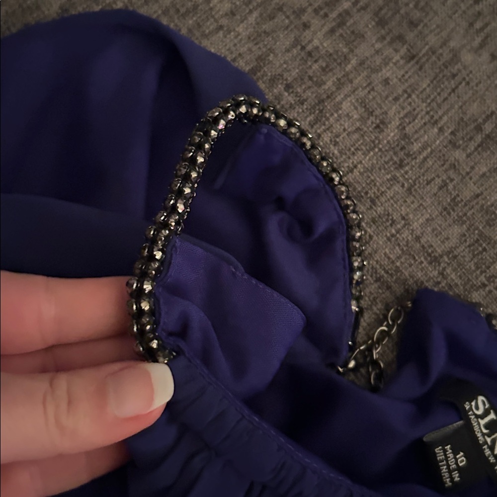 Halter Neck Layered Chiffon Shift Dress - Picture 4 of 7